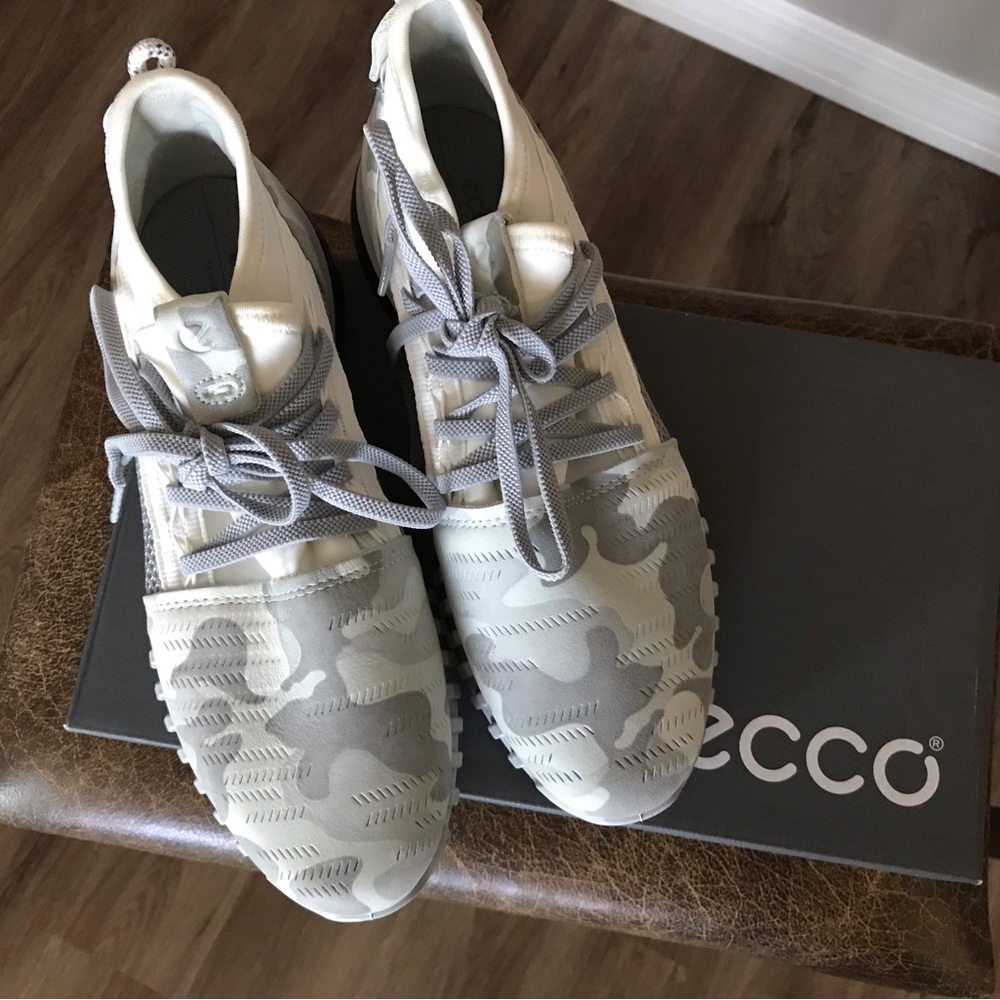 Women’s ECCO Zipflex Tennis Shoe NIB Sz. 37
